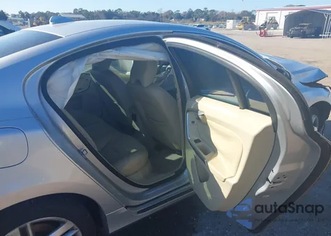 2015 Volvo S60 T5 Premier из США, поврежденный, VIN YV140MFK6F1342518